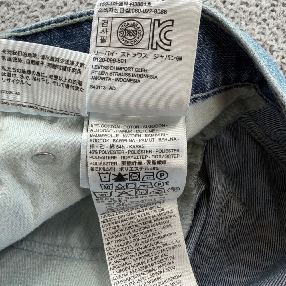 Levi Strauss & Co Mens W34 L32 Light Wash Straight Leg Denim Jeans 04511-0751